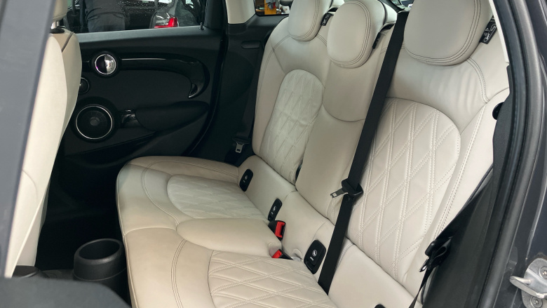 MINI Hatchback 2.0 Cooper S Exclusive II 5dr Auto [Comfort/Nav] Petrol Hatchback